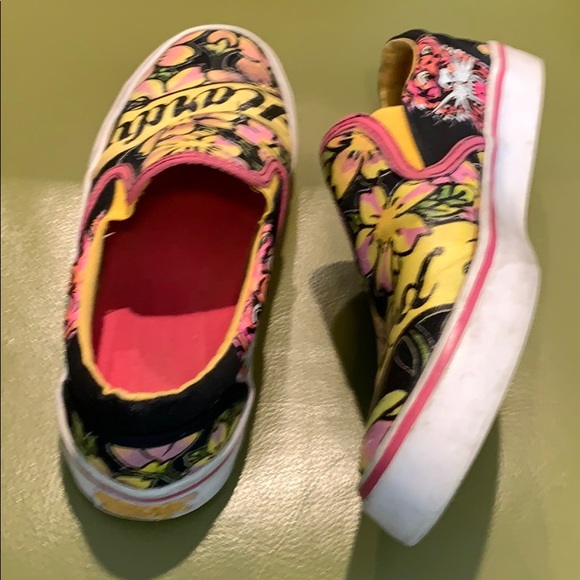 slip-on shoes.Yellow and hot pink canvas upper - Picture 4 of 8